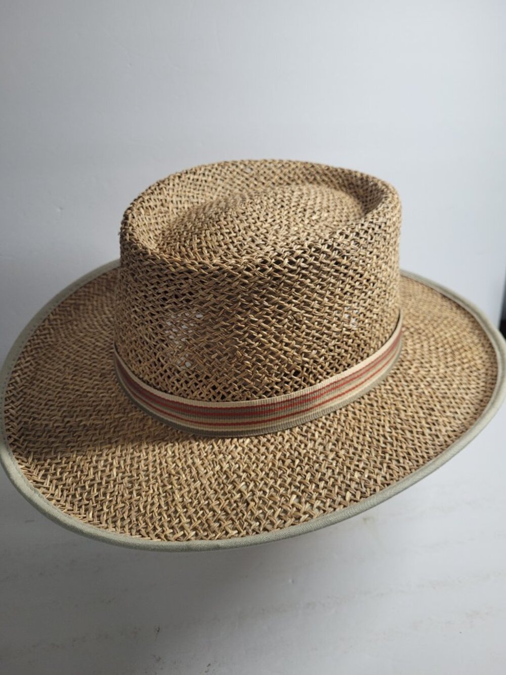 Columbia Straw Hat Men's L/XLG With Striped Band Hiking Fishing Yardwork Unisex